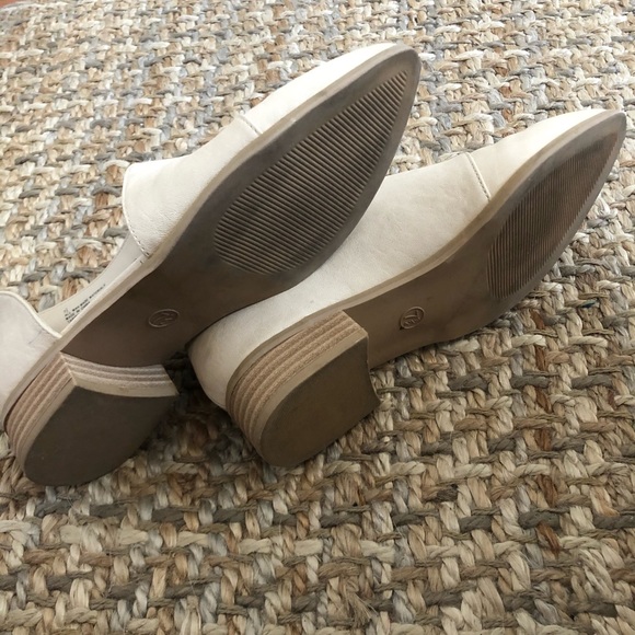 Universal Thread Booties - Picture 3 of 3